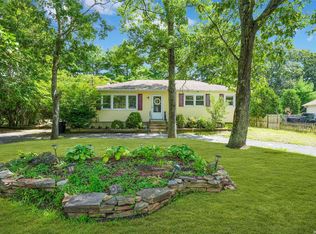 59 Panamoka Trl, Ridge, NY 11961