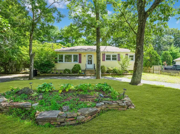 59 Panamoka Trail, Ridge, NY 11961
