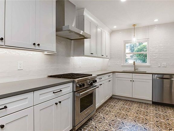 3rd image of 1116 N Park Ave