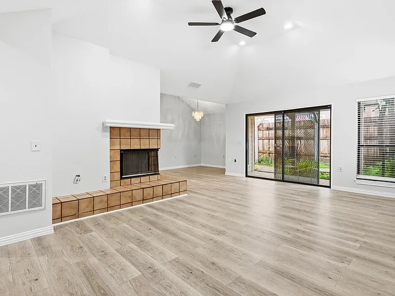 3251 Bellville Dr — Photo 2