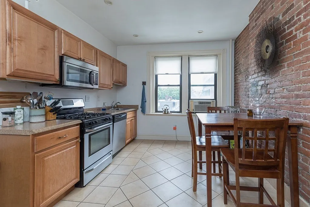 Building Photo - 65 Berkeley St #2