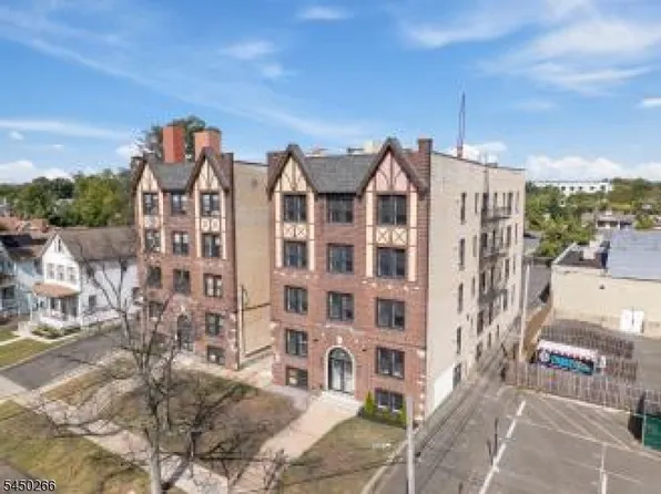 118 W 2nd Ave APT 17, Roselle, NJ 07203