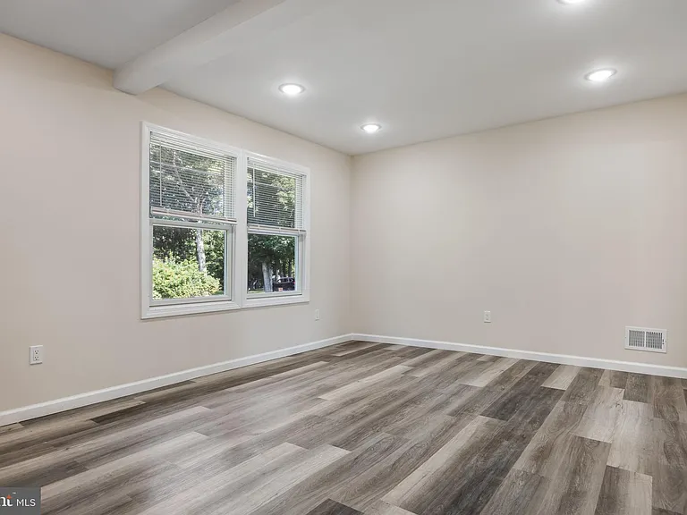 55 Shawnee Ave — Photo 16