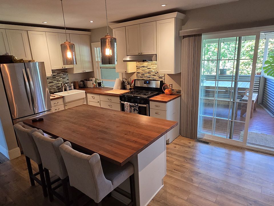 1st image of 4013 SE Caruthers St