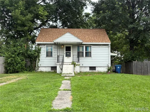 2639 Edwards St, Granite City, IL 62040