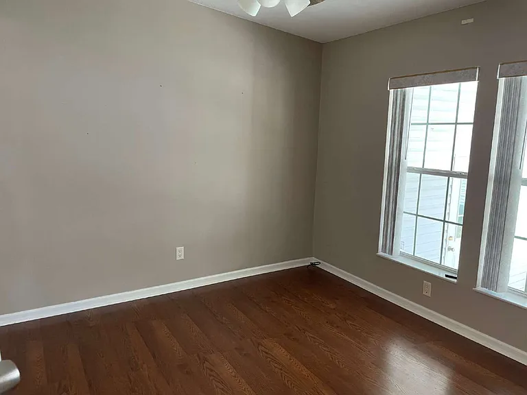 5453 Williamsburg Ln — Photo 23