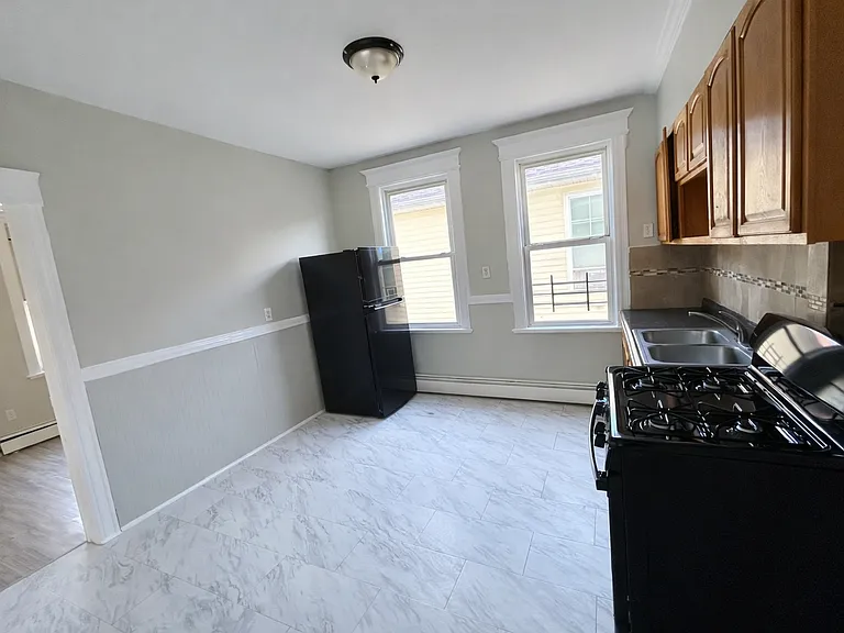733 S 18th St #2R — Photo 3