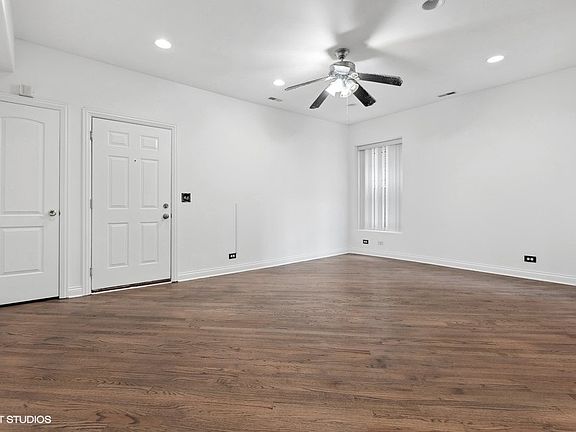 3rd image of 4746 S Ellis Ave APT 1W