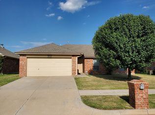 9312 Winfield Ln, Moore, OK 73160
