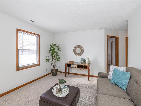 3rd image of 1085 Parkside Ct S #1085