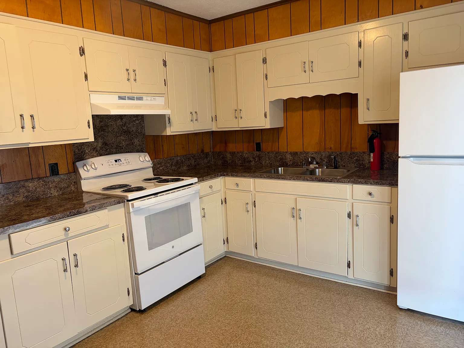 3 bed, 975 sqft, $975 — Photo 2