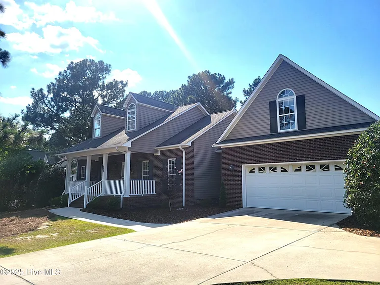 945 Diamondhead Dr S — Photo 2