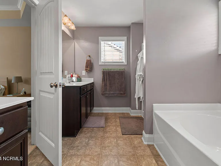 209 Admiral Ct — Photo 15