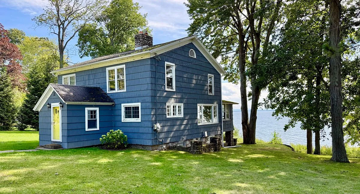 3 bed, 1.5 bath, 1792 sqft, $2,400 — Photo 2