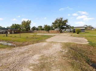307 Bayside Dr, Anahuac, TX 77514