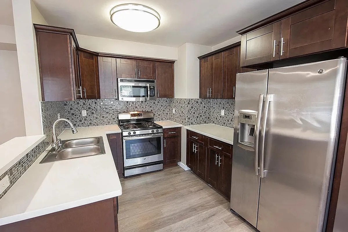 Building Photo - 1837 N La Brea Ave #6