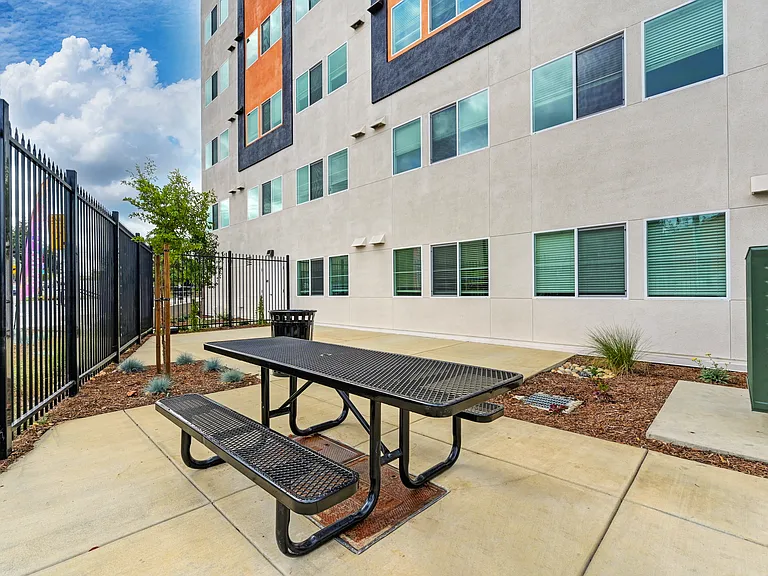 MacArthur Heights — Photo 15