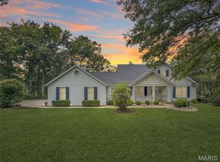 350 Elmwood Estates Dr, Washington, MO 63090