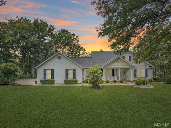 350 Elmwood Estates Dr, Washington, MO 63090