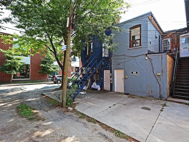 952 Queen St E — Photo 14