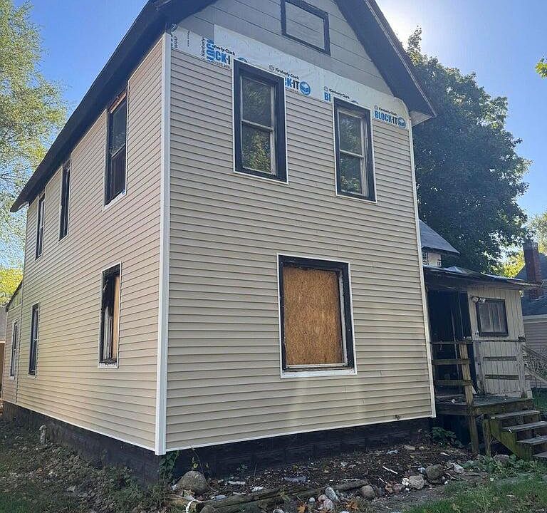 1st image of 606 8th St