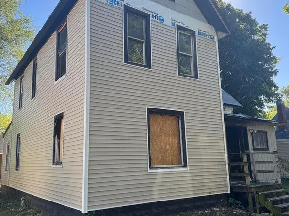 606 8th St, Three Rivers, MI 49093