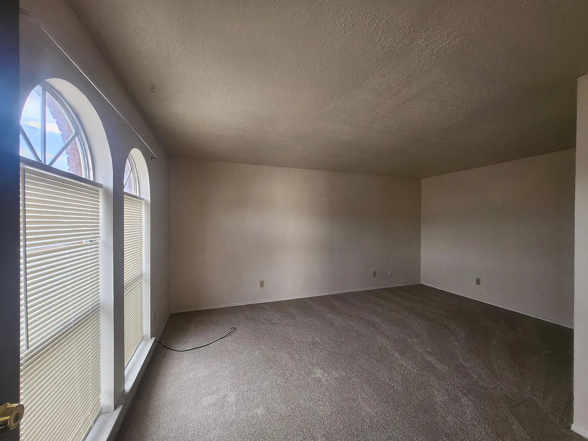 Building Photo - 12205 Eric Ct NE #C