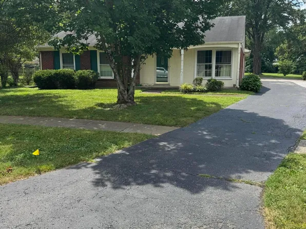 818 Echo Bridge Rd, Middletown, KY 40243