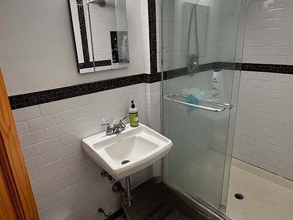 5th image of 3123 47th St APT 1C
