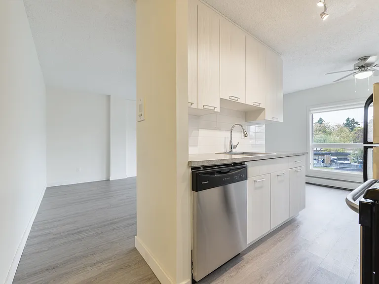 5210 122nd St NW — Photo 14