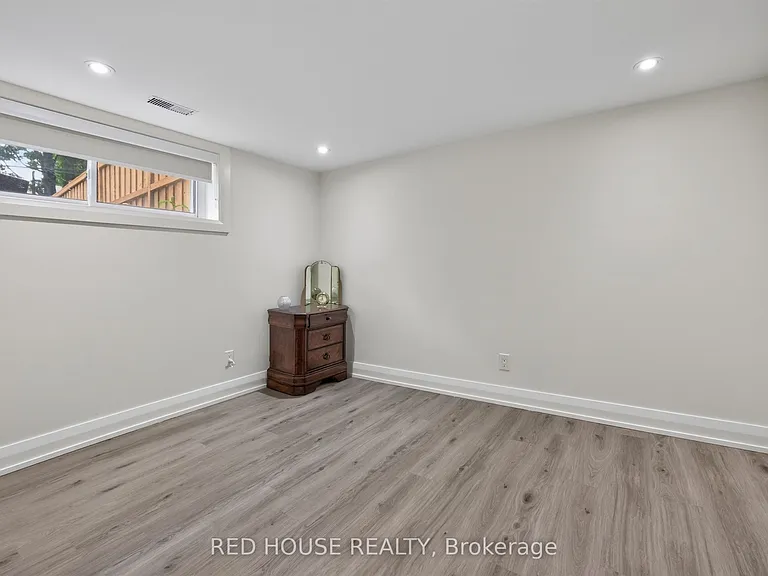 70 Beaverbrook Ave #BASEMENT — Photo 14