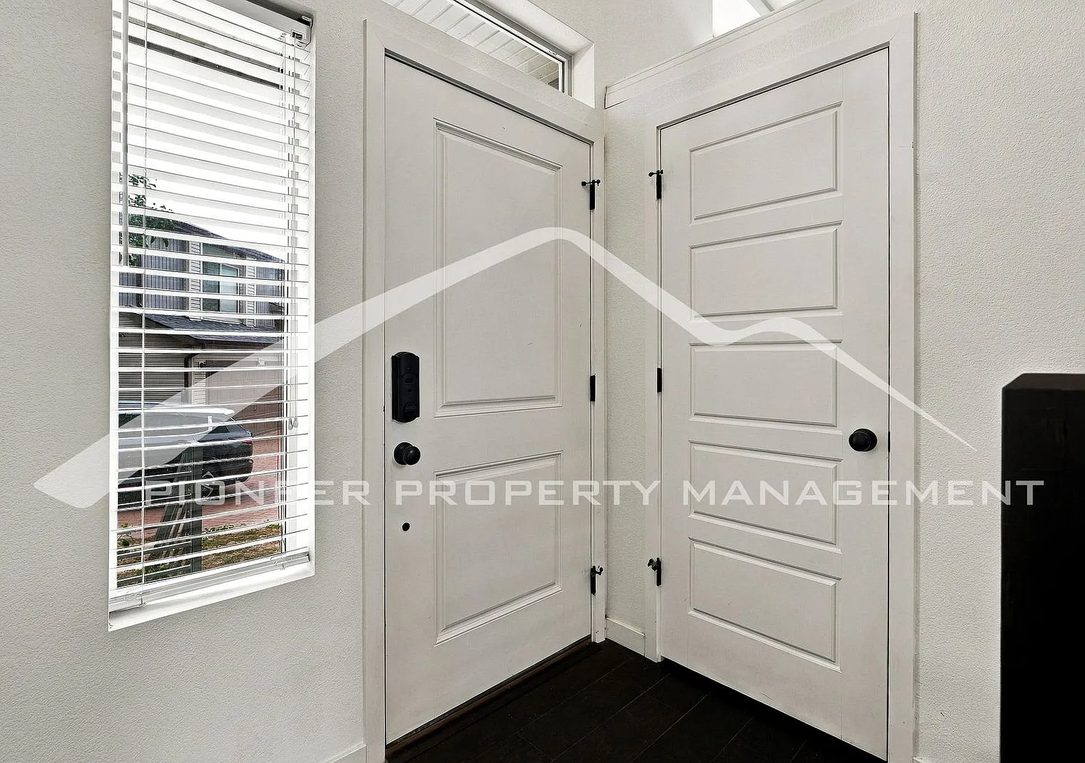 Spacious Home with Central AC and Washer/Dryer — Photo 2