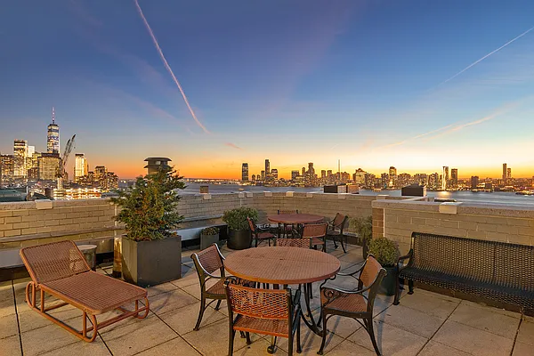 Sold by Compass | media 22