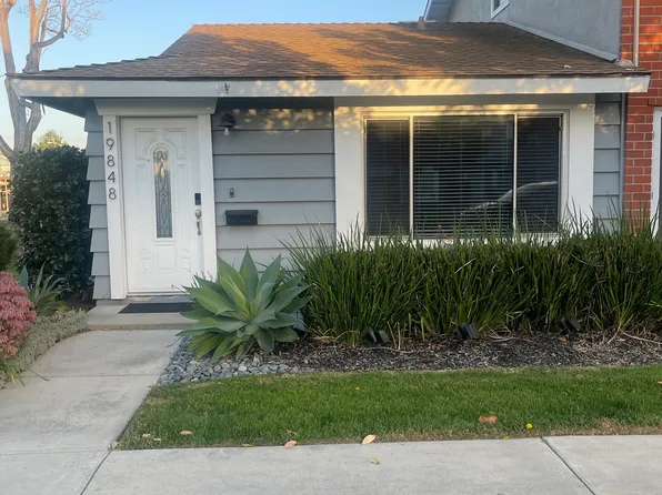 19848 Piccadilly Ln, Huntington Beach, CA 92646