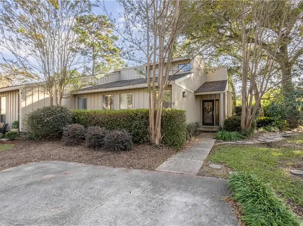 120 Hampton Ct #311, Mandeville, LA 70471