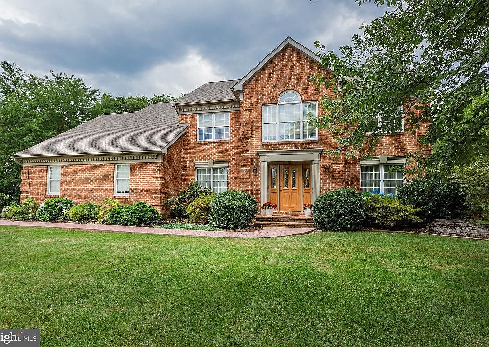 1st image of 355 Locust Ln