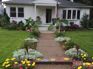 443 Holmes St, Bettendorf, IA 52722