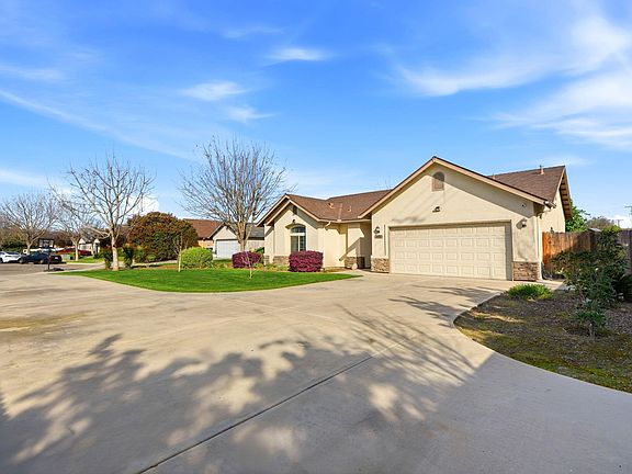 3rd image of 2050 N Charter Oak Court