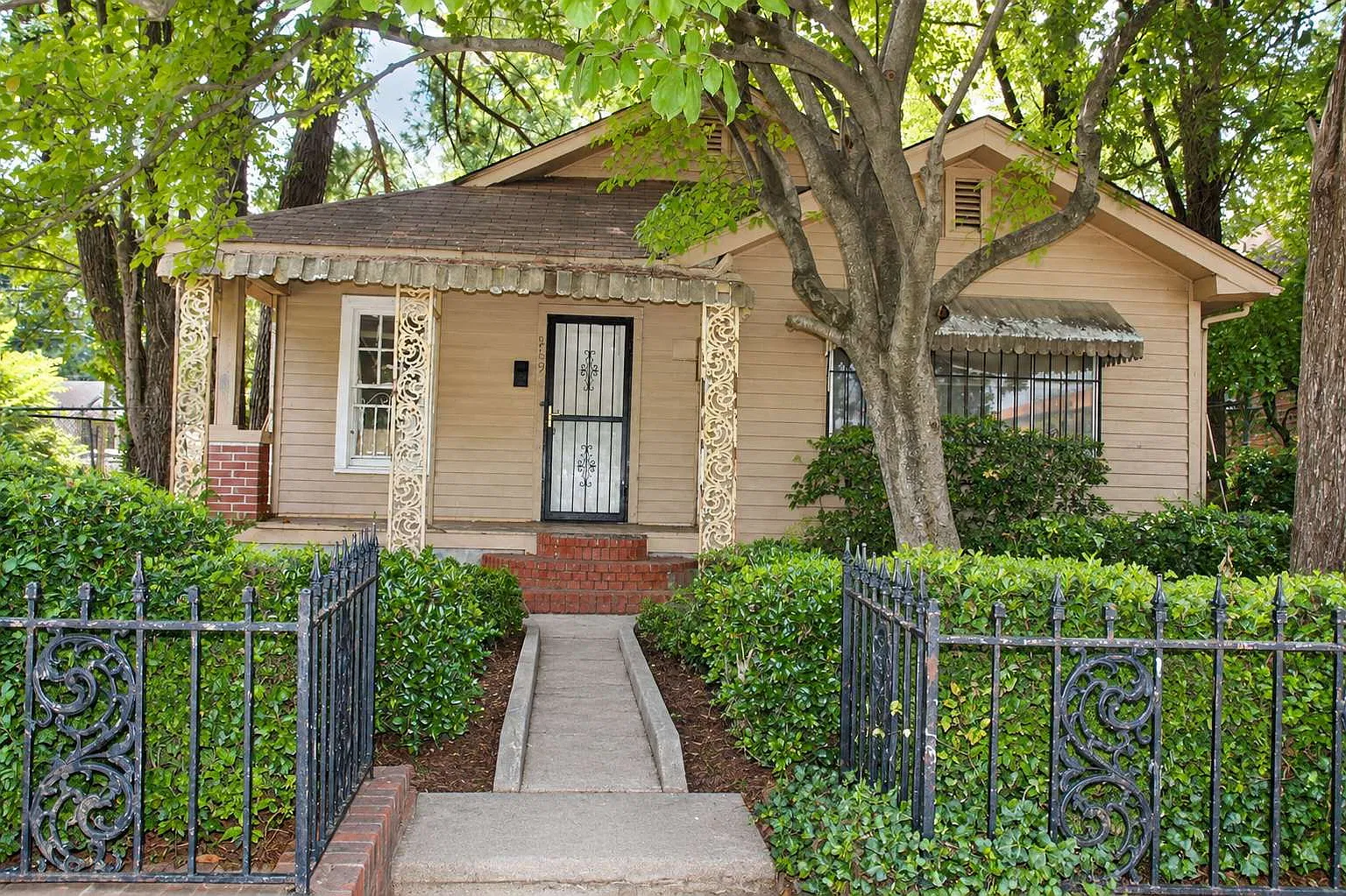 3 bed, 1.0 bath, 1596 sqft, $999 — Photo 2