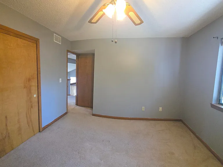 3929 Balsam Dr — Photo 32