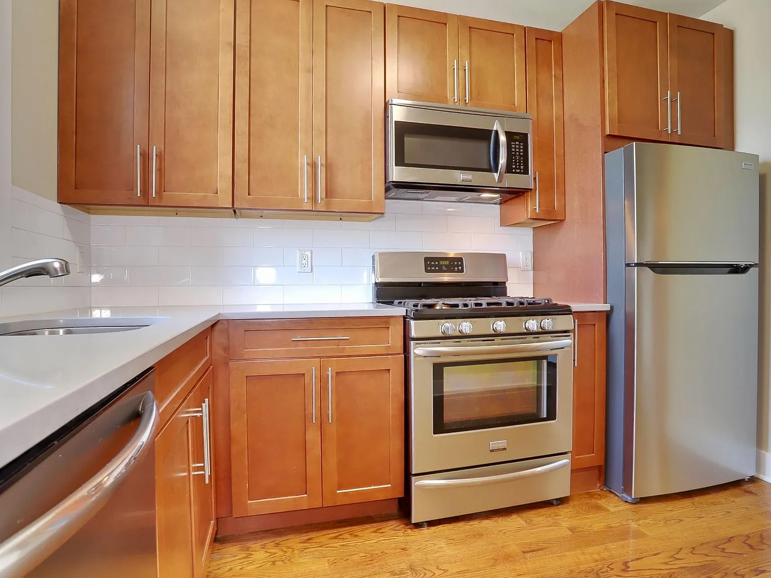 Apartment In Building, Hoboken, NJ, 07030 — Photo 3