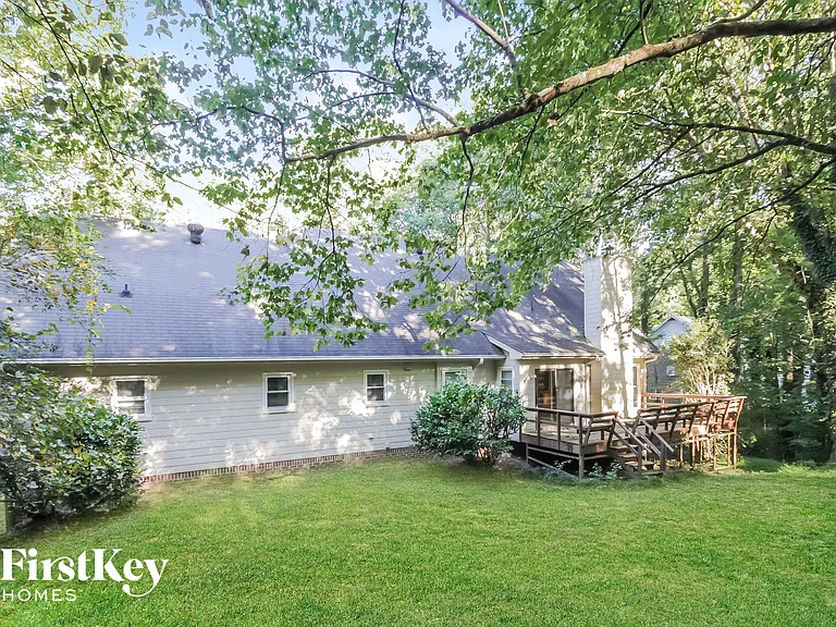 4927 Castlewood Dr SW — Photo 15