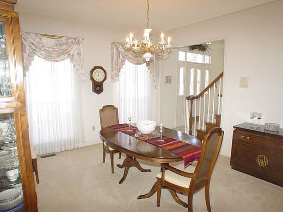 3rd image of 418 Arbor Glen Dr