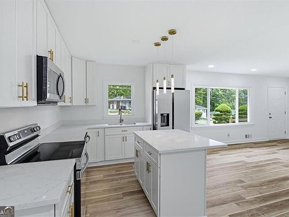 5th image of 2101 East Dr