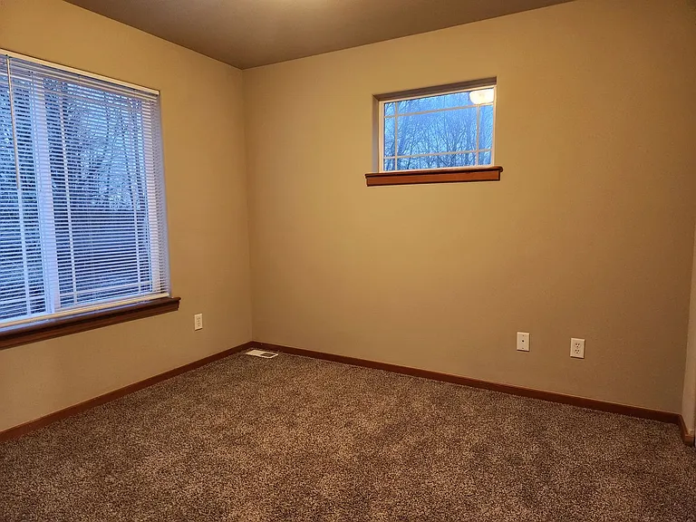 6216 Malloy Ave — Photo 7
