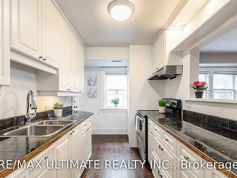 470 Oriole Pkwy #4 — Photo 17