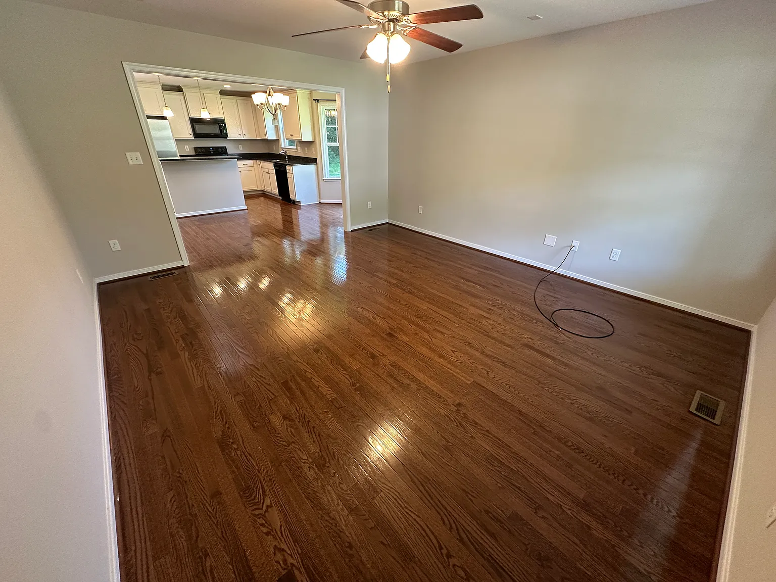 3 bed, 2.5 bath, 1599 sqft, $2,400 — Photo 3