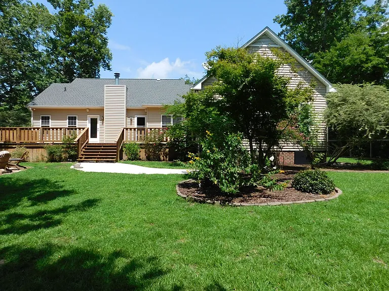 300 Taliaferro Ln — Photo 46