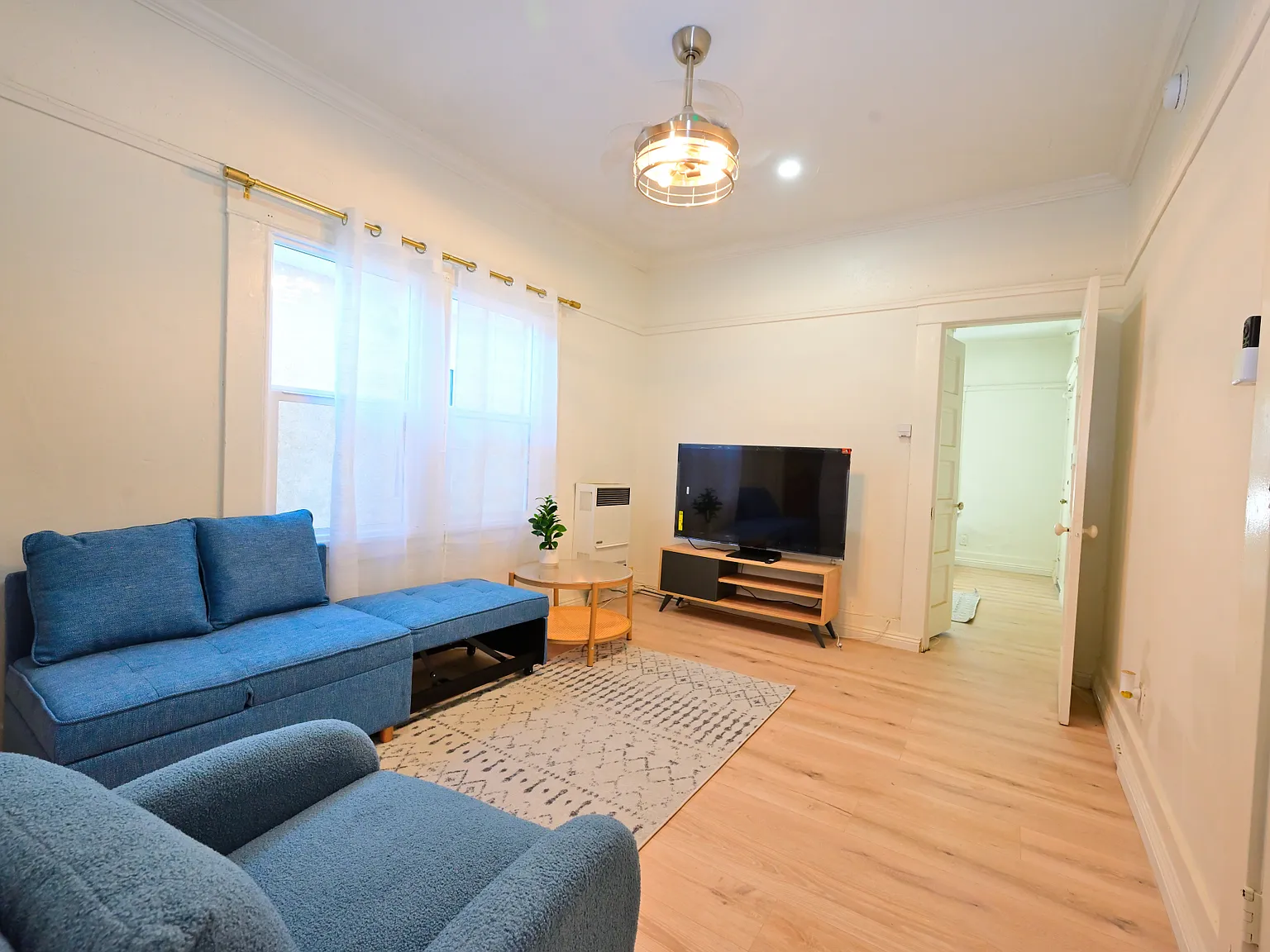 1 bed, 450 sqft, $2,500 — Photo 1