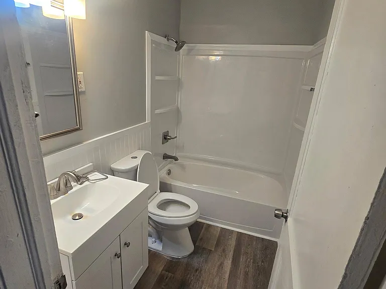 438 W Ash St — Photo 4